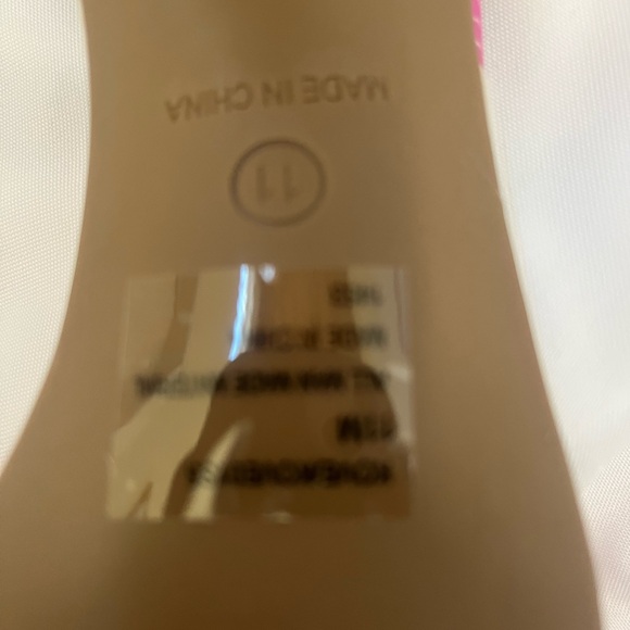 BETSEY JOHNSON the Kove Black and Multicolor Floral Sandals - Picture 11 of 12